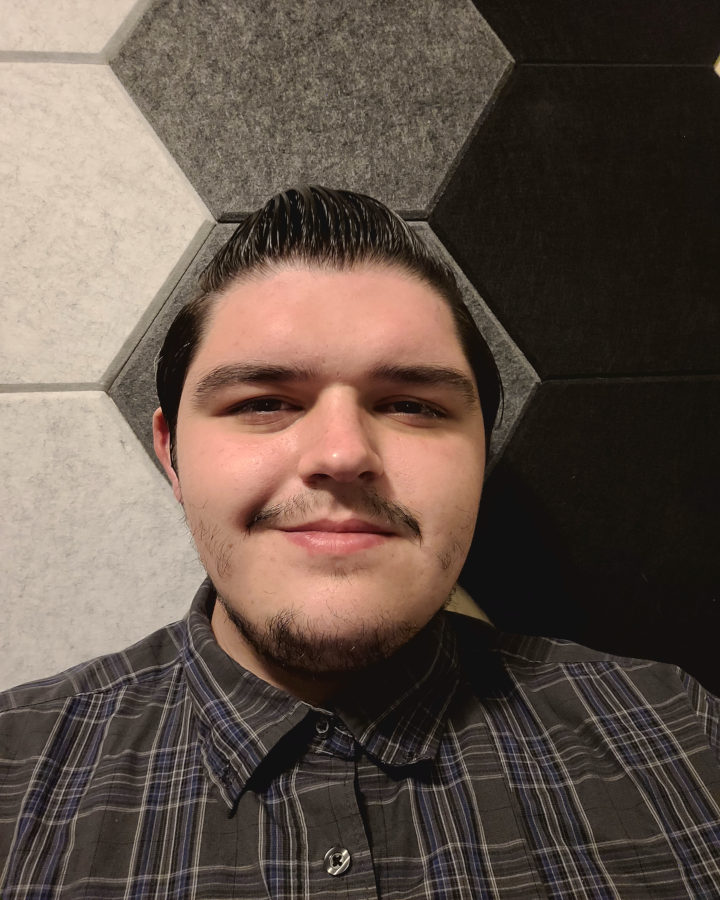 Hunter Herrlinger in a casual portrait